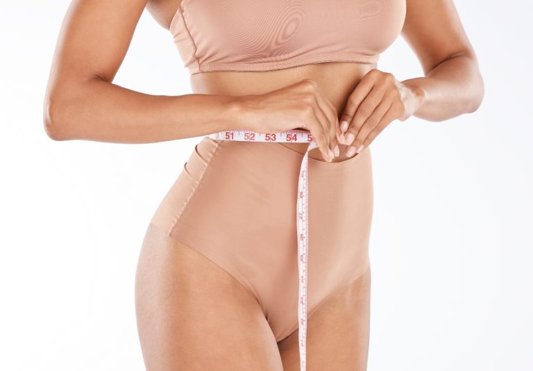 ¿Cuántos centímetros de cintura se pierden con la abdominoplastia?